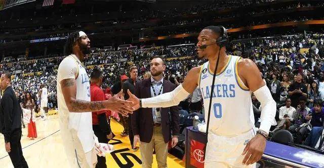 开云电竞平台注册-【观察】向左走向右走？留韦少送浓眉或成湖人新选择