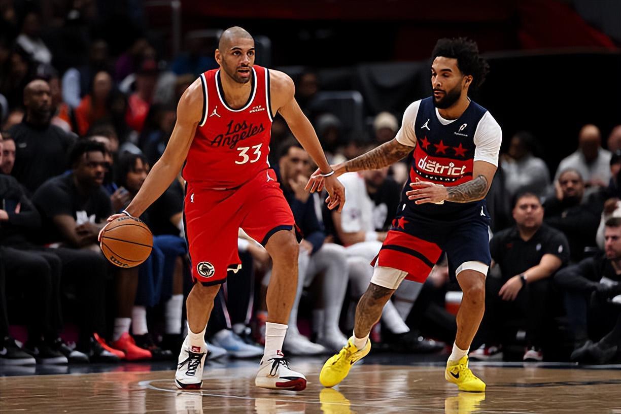 近段时间的状态真是太差了,快船还得减少锋线老将的出场时间?