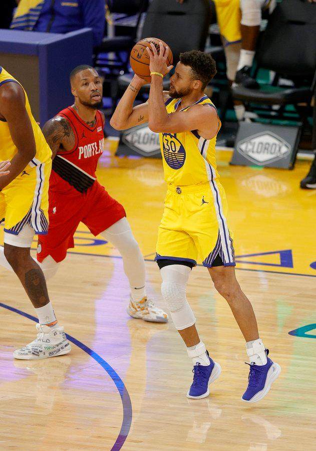 官方网站-库里疯狂砍分不忘防守:最佳防守阵容给我投一票?